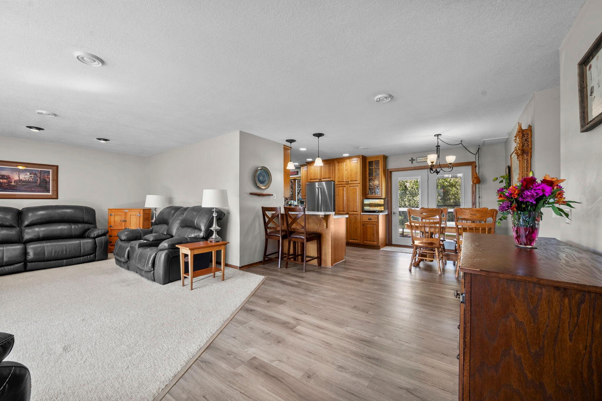 21650 Oakdale Dr, Corcoran, MN
