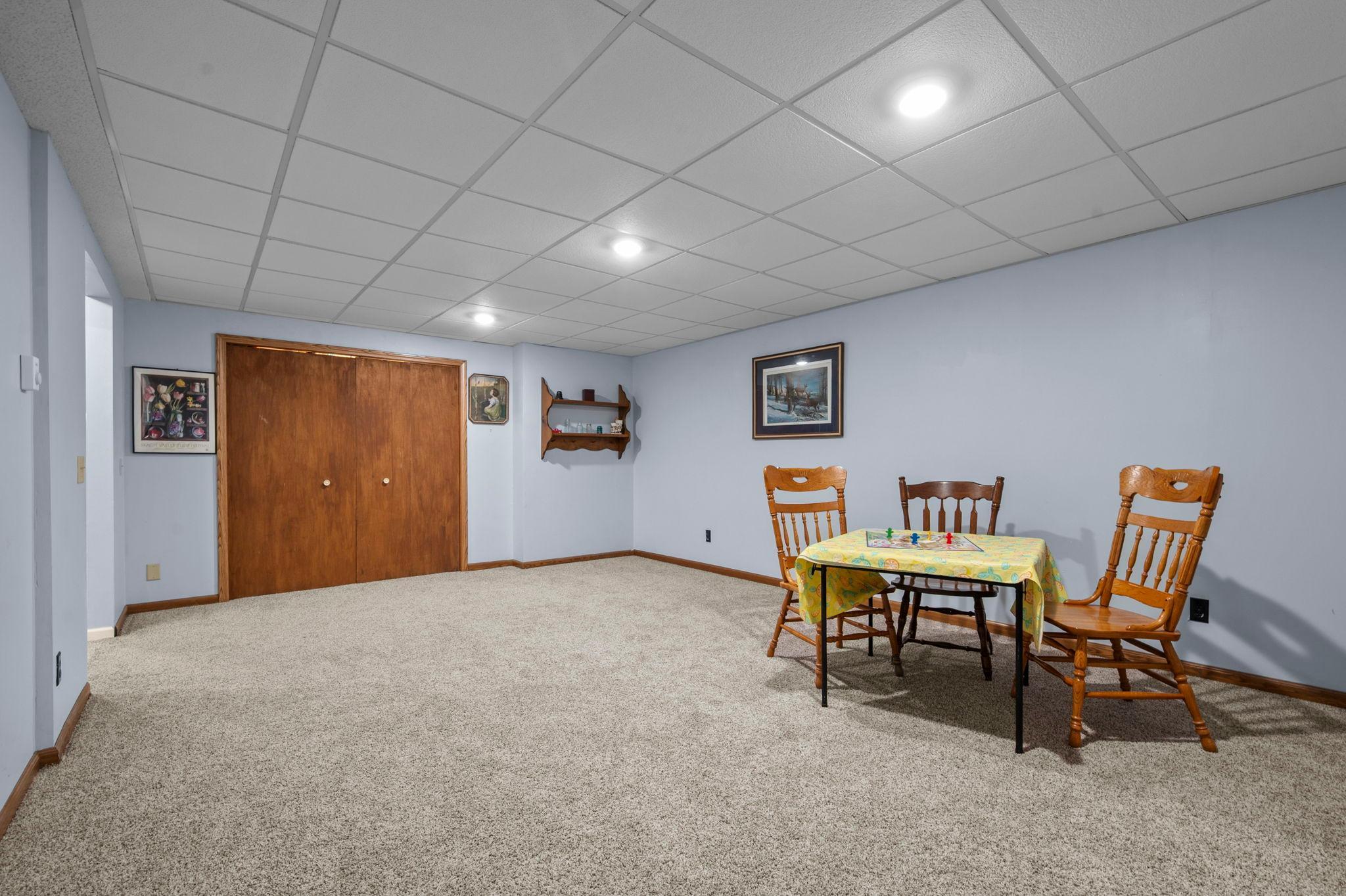 21650 Oakdale Dr, Corcoran, MN