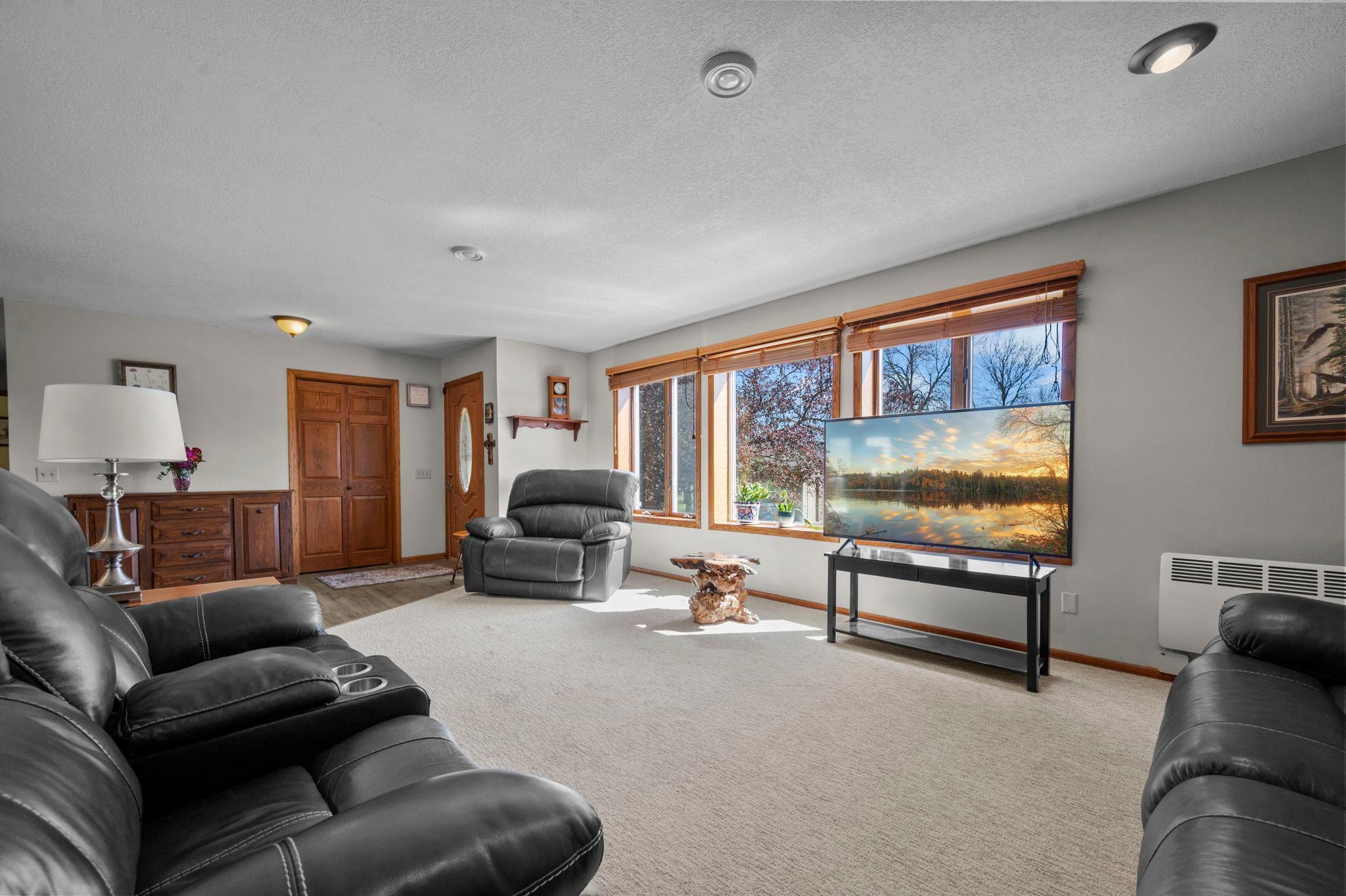 21650 Oakdale Dr, Corcoran, MN