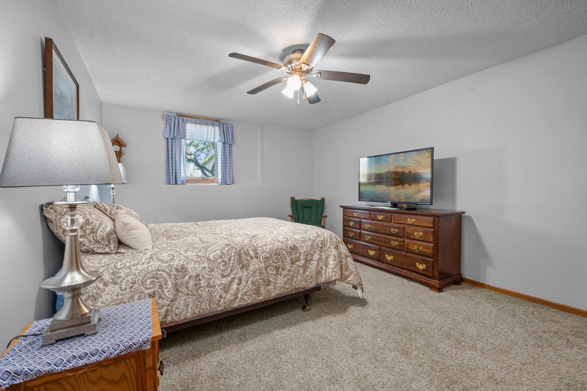 21650 Oakdale Dr, Corcoran, MN