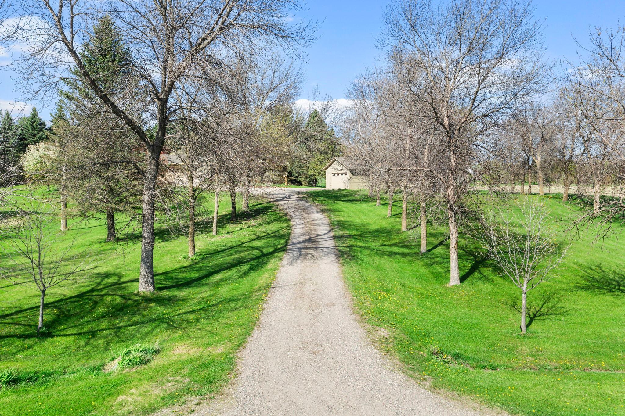 21650 Oakdale Dr, Corcoran, MN