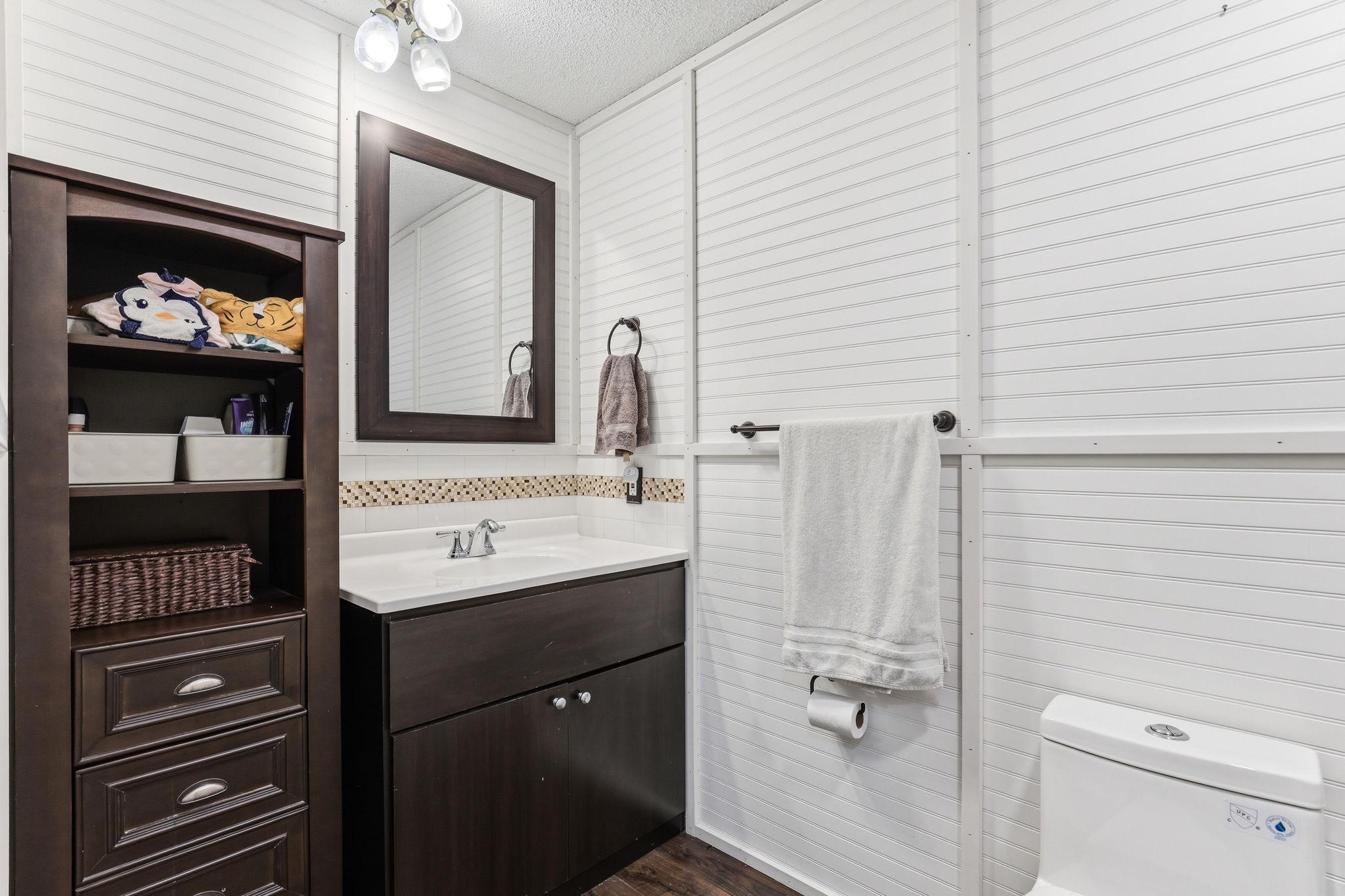 8-19-web-or-mls-16175-jamaica-ave-17.jpg
