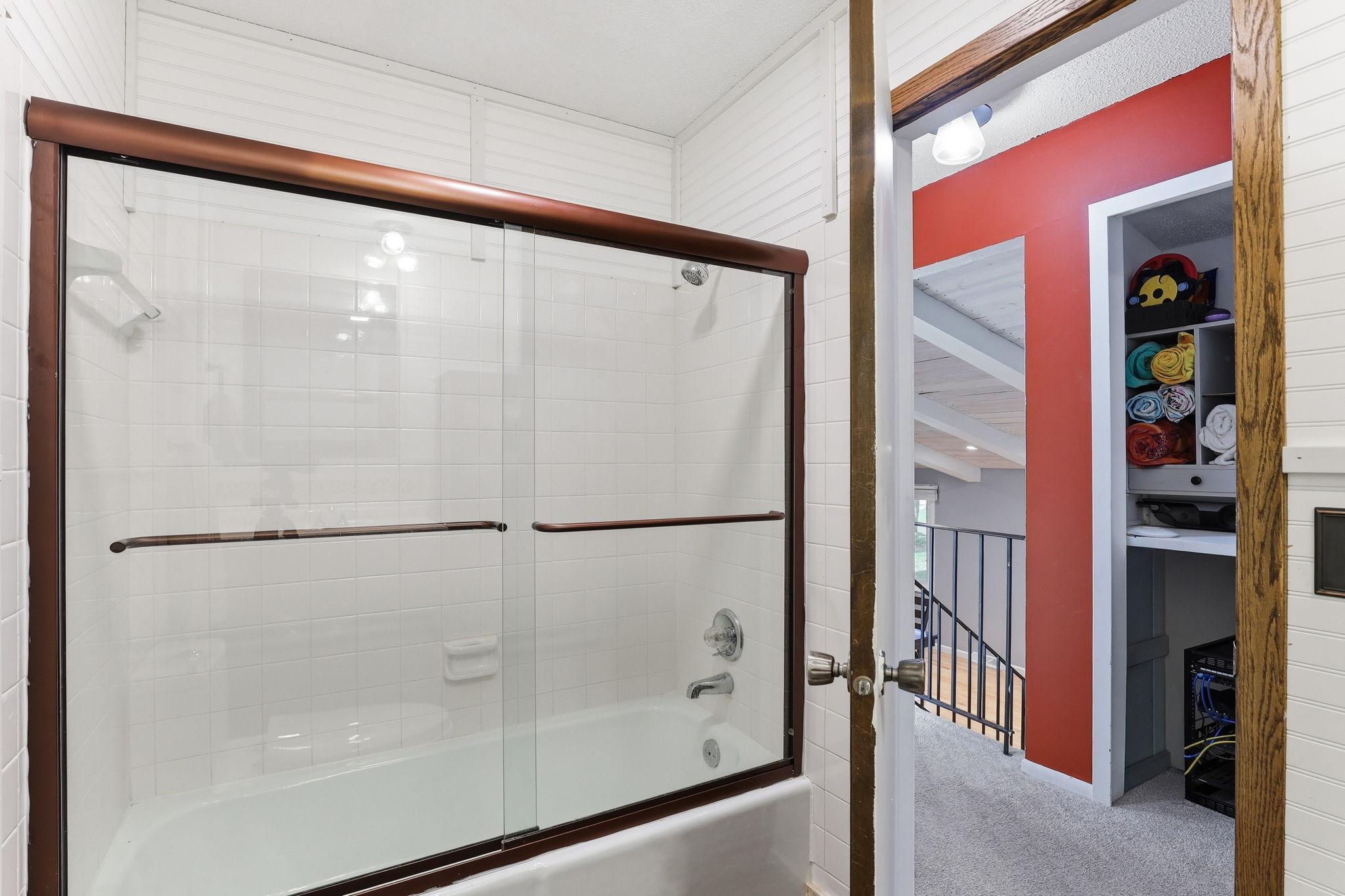 9-20-web-or-mls-16175-jamaica-ave-18.jpg