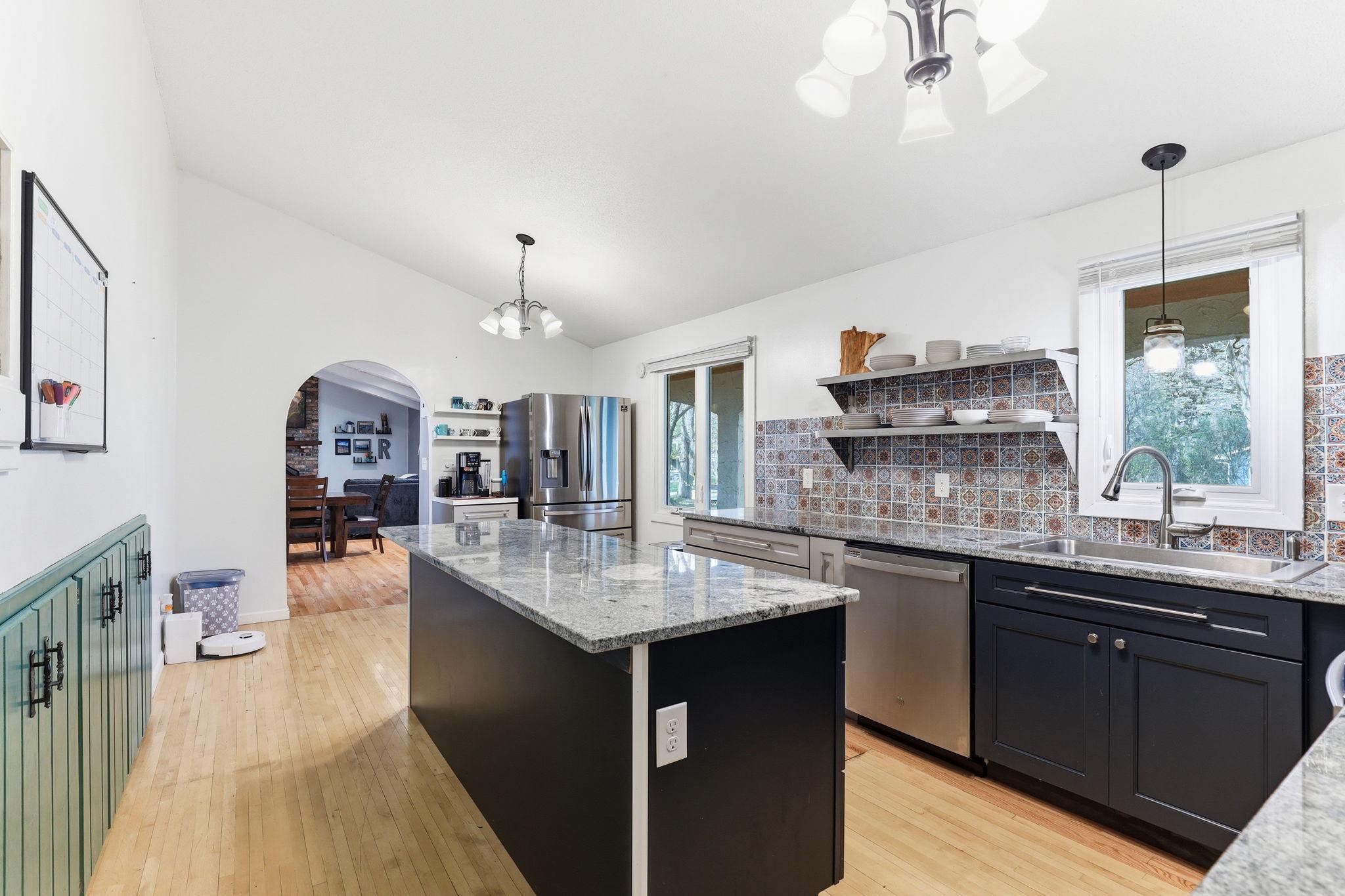5-12-web-or-mls-16175-jamaica-ave-10.jpg