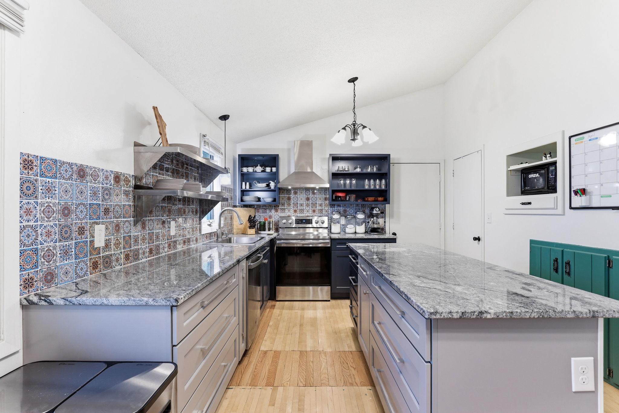 4-11-web-or-mls-16175-jamaica-ave-09.jpg