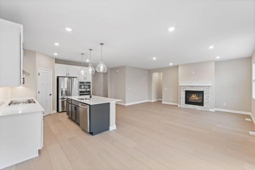 Sharing space with the kitchen, this dining room makes it a breeze to serve cold drinks, appetizers and main courses during the morning, evening and night.