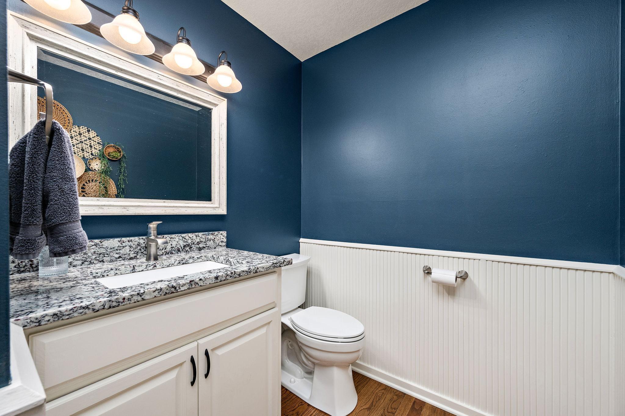 Main floor 1/2 bathroom