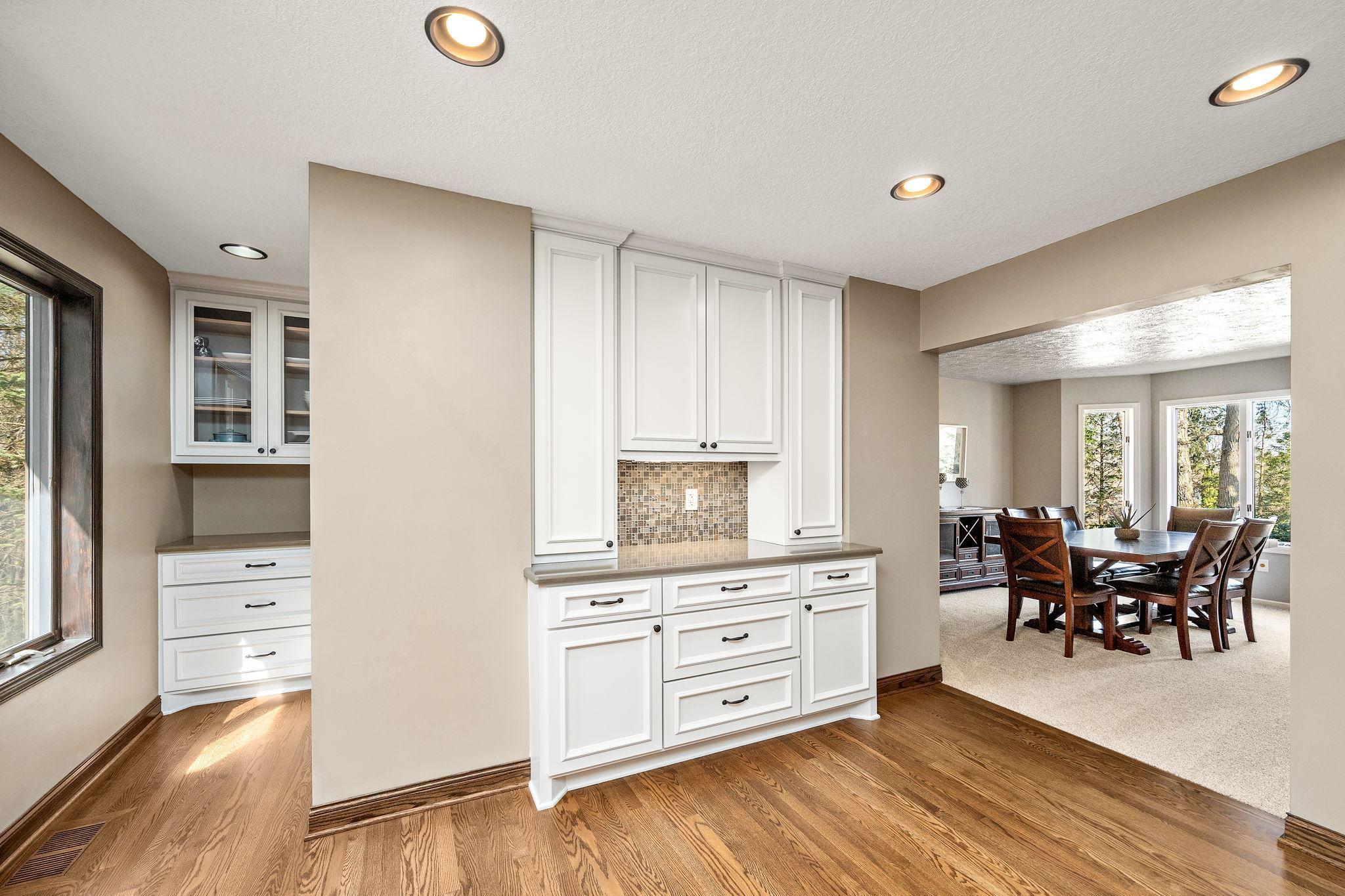 Kitchen built-in cabinets