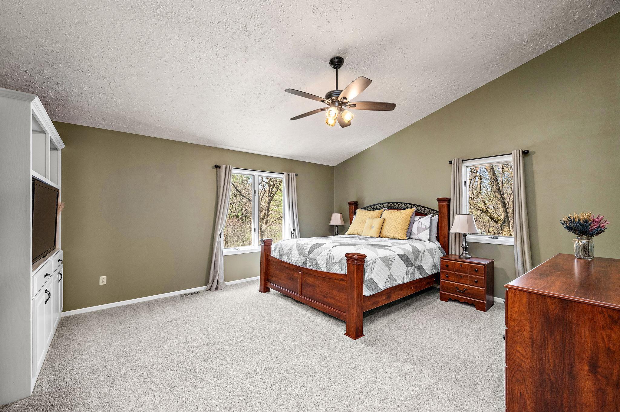 Owner suite with vaulted ceiling