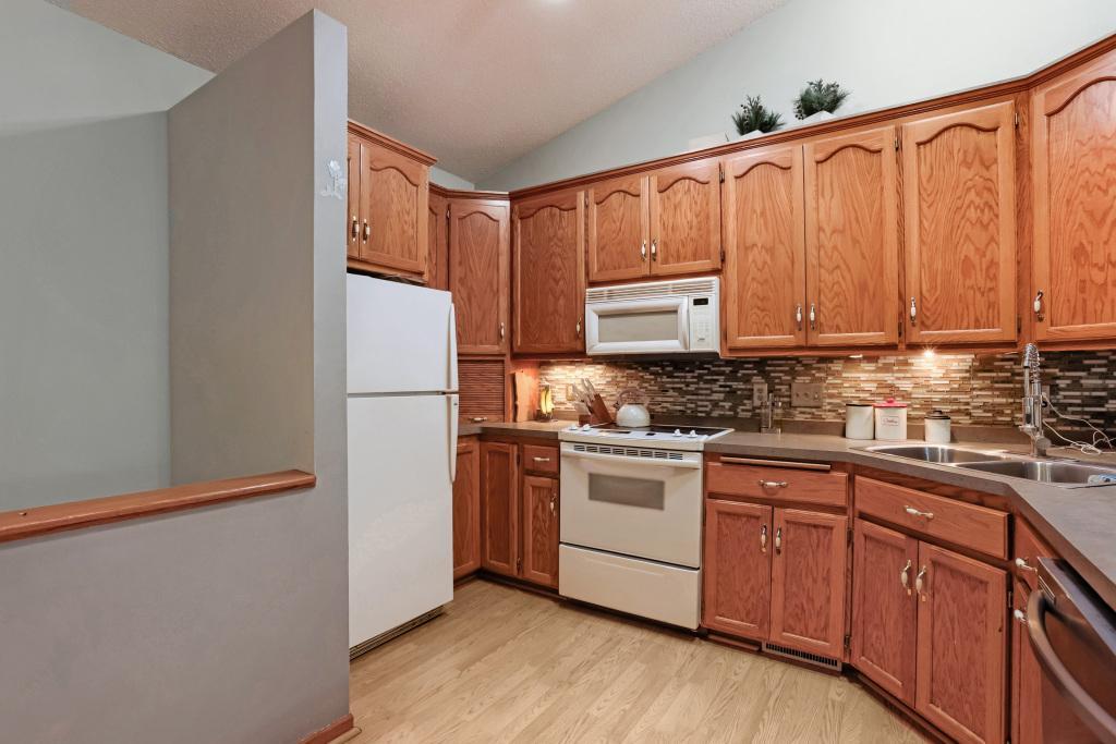 6303 Cavell Court - MLS Sized - 008 - 08 Kitchen.jpg