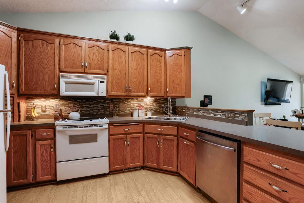 6303 Cavell Court - MLS Sized - 007 - 07 Kitchen.jpg