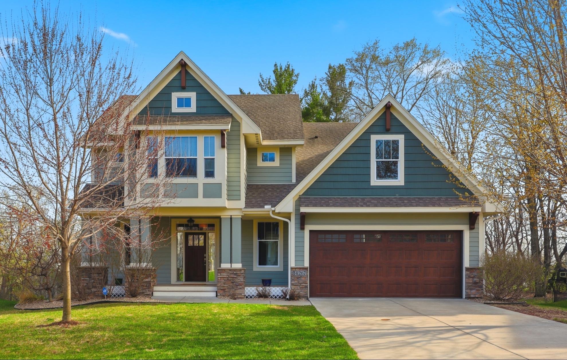 Lovely 5 bed, 4 bath walkout - fully finished - with views of Prior Lake!