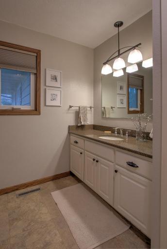 3125 Kenwood Street S, Cambridge, MN 55008