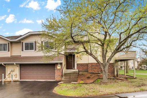 1005 Aston Circle, Burnsville, MN 55337
