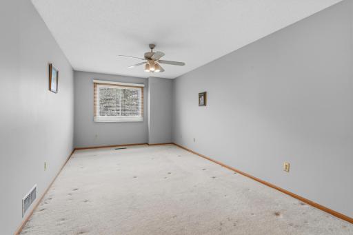 1005 Aston Circle, Burnsville, MN 55337