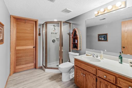 1005 Aston Circle, Burnsville, MN 55337