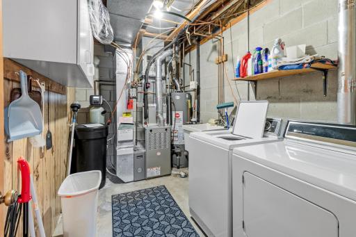 1005 Aston Circle, Burnsville, MN 55337