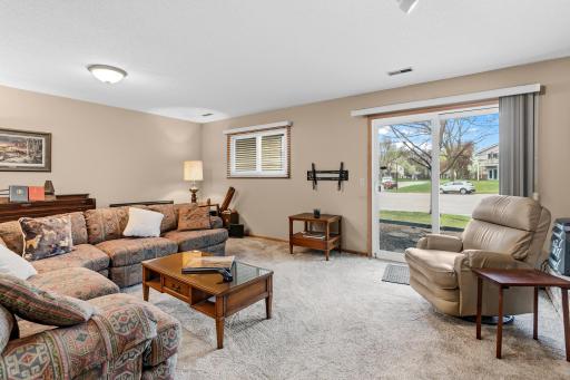 1005 Aston Circle, Burnsville, MN 55337