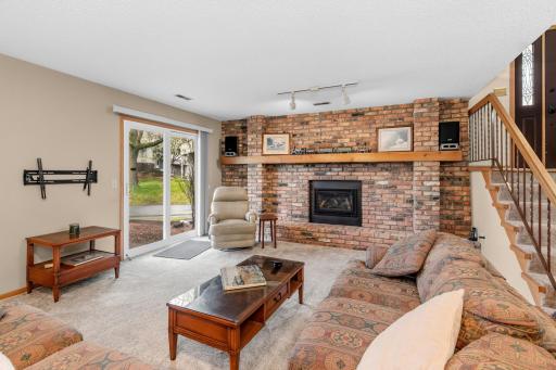 1005 Aston Circle, Burnsville, MN 55337
