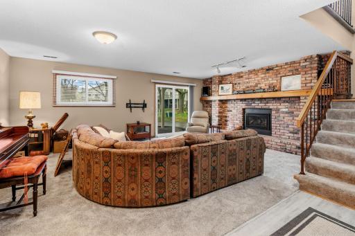 1005 Aston Circle, Burnsville, MN 55337
