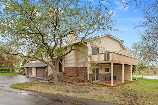 1005 Aston Circle, Burnsville, MN 55337