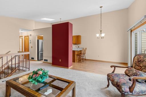 1005 Aston Circle, Burnsville, MN 55337