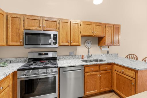 1005 Aston Circle, Burnsville, MN 55337