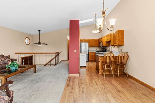 1005 Aston Circle, Burnsville, MN 55337