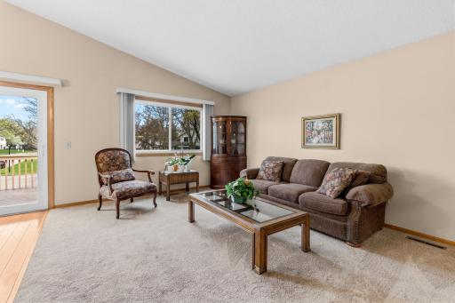 1005 Aston Circle, Burnsville, MN 55337