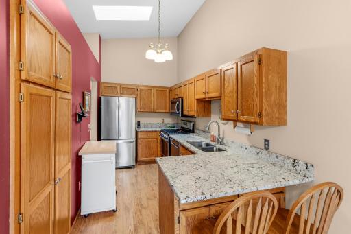 1005 Aston Circle, Burnsville, MN 55337