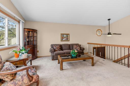 1005 Aston Circle, Burnsville, MN 55337