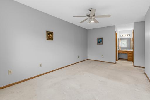 1005 Aston Circle, Burnsville, MN 55337