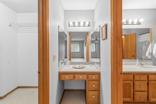 1005 Aston Circle, Burnsville, MN 55337