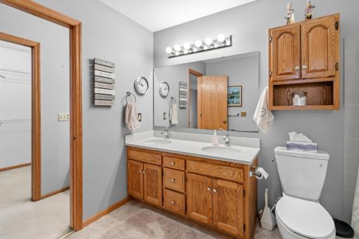 1005 Aston Circle, Burnsville, MN 55337