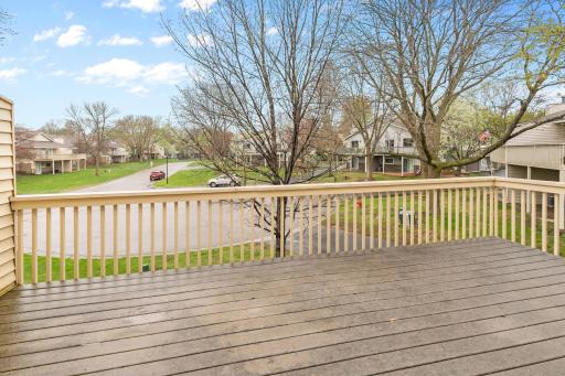 1005 Aston Circle, Burnsville, MN 55337