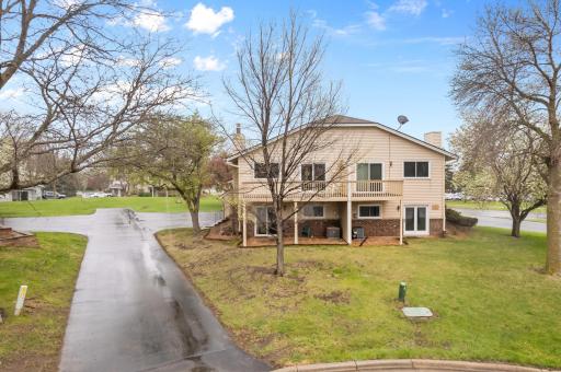 1005 Aston Circle, Burnsville, MN 55337