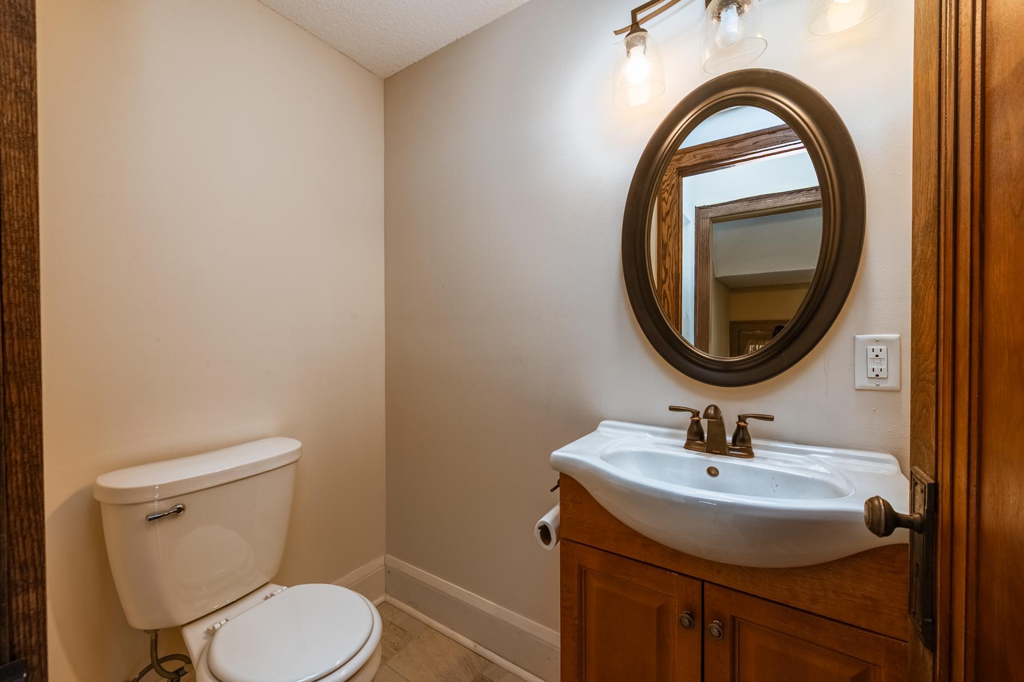 Newton6-mainlevelbathroom.jpg