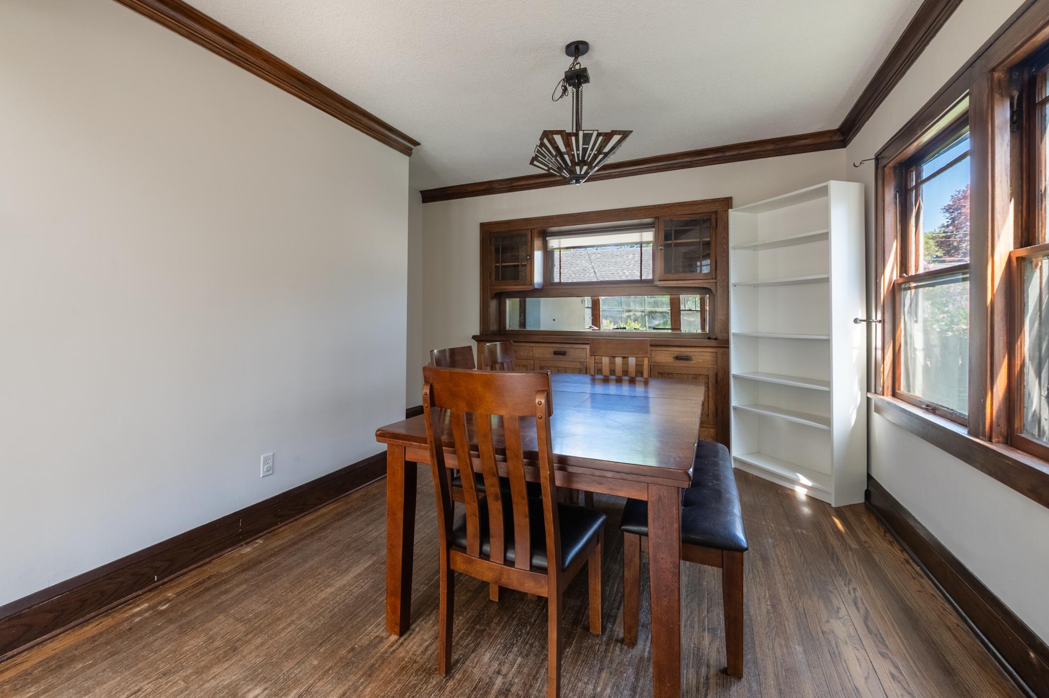 Newton3-dining.jpg