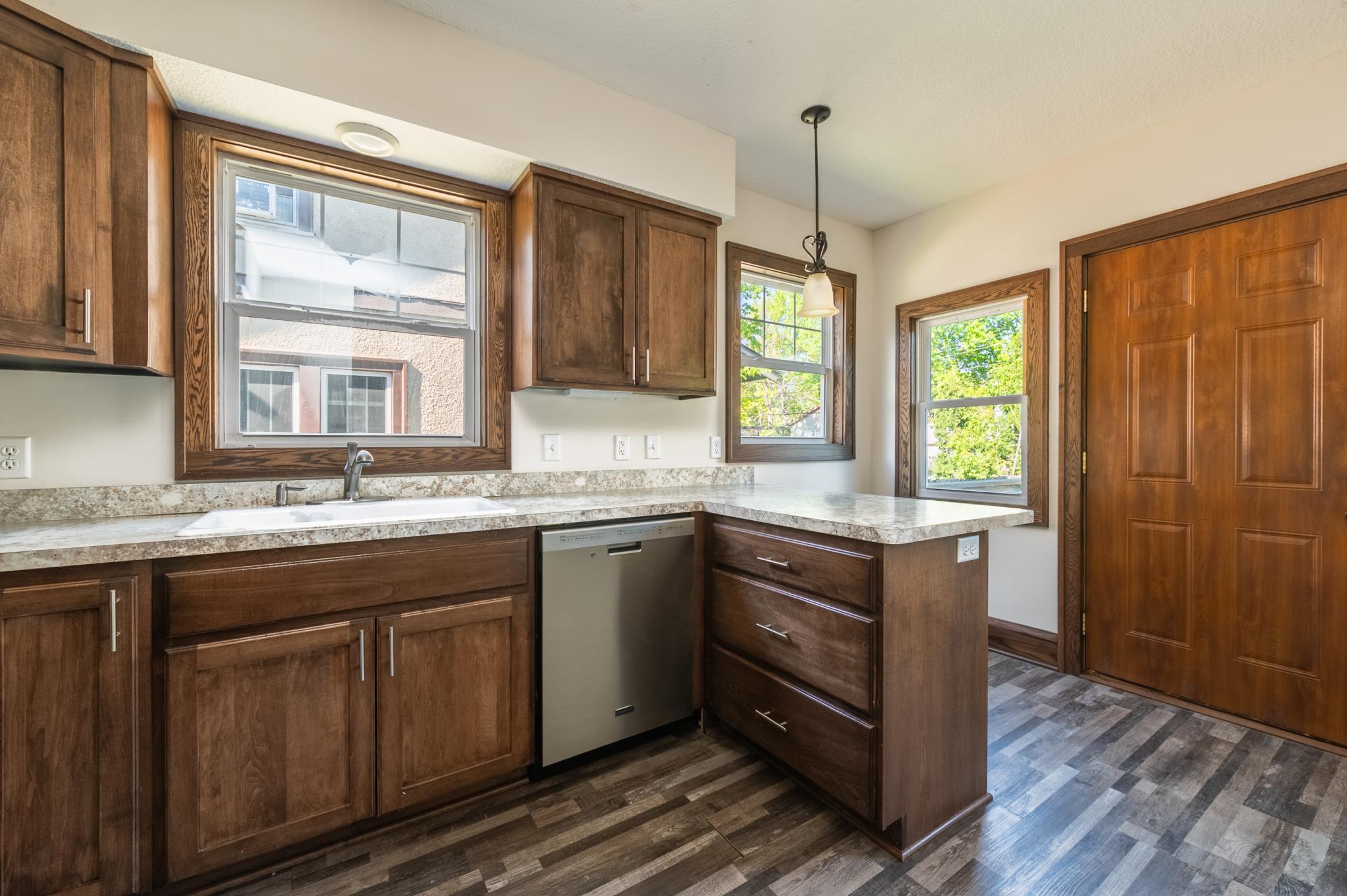 Newton8-kitchenbackdoor.jpg