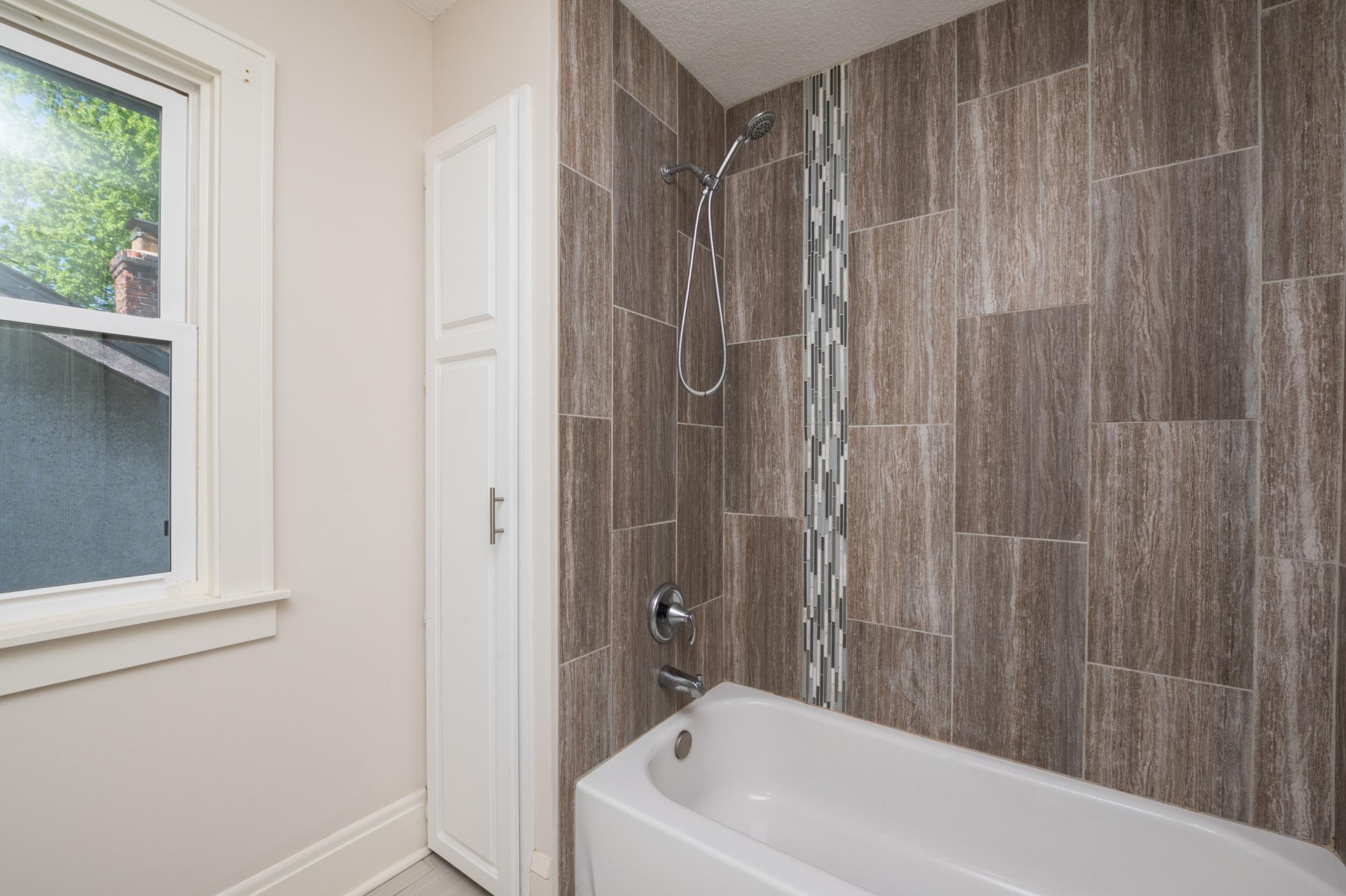 Newton11-toplevelbathroom.jpg