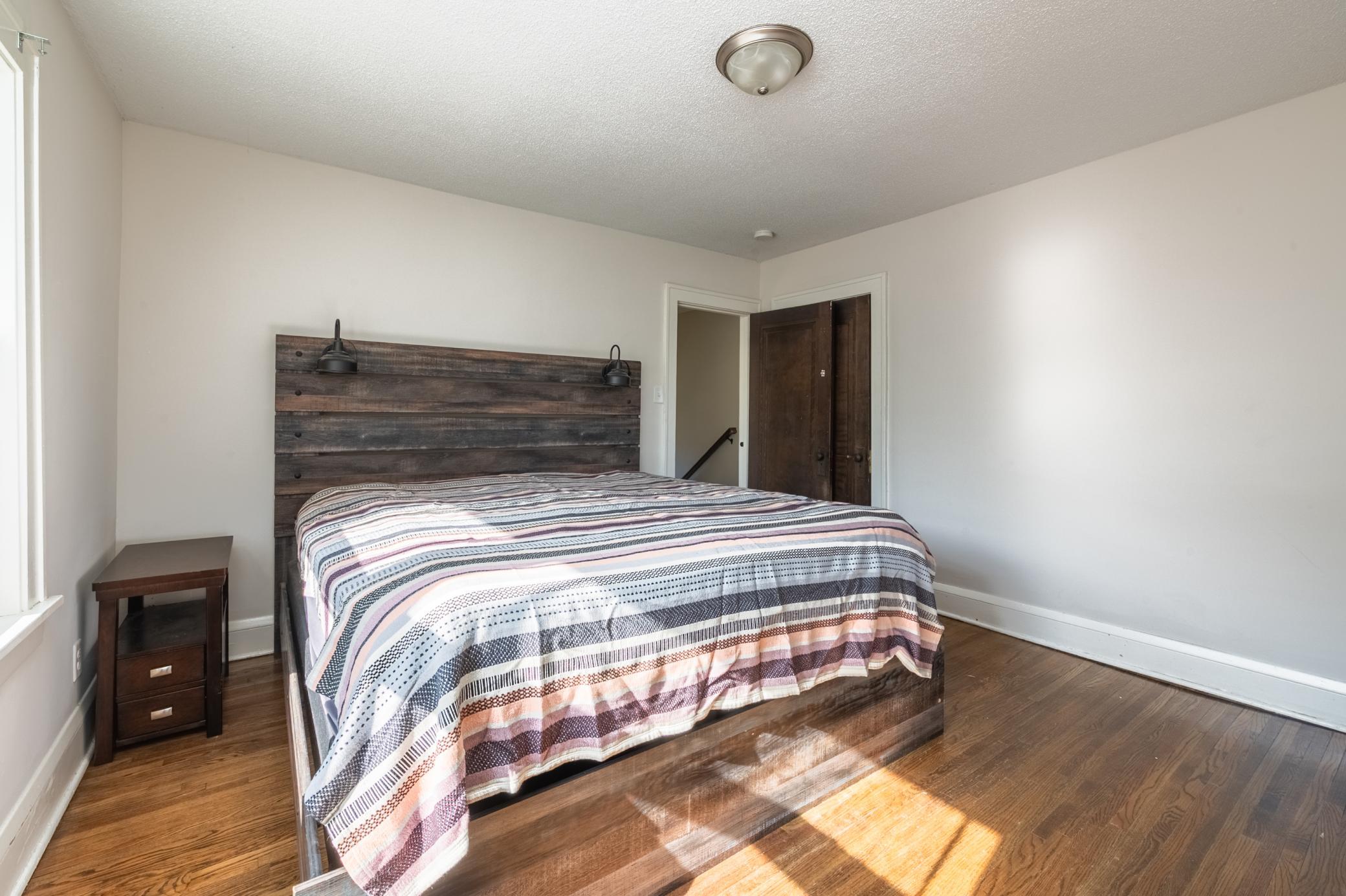 Newton12-primarybedroom.jpg