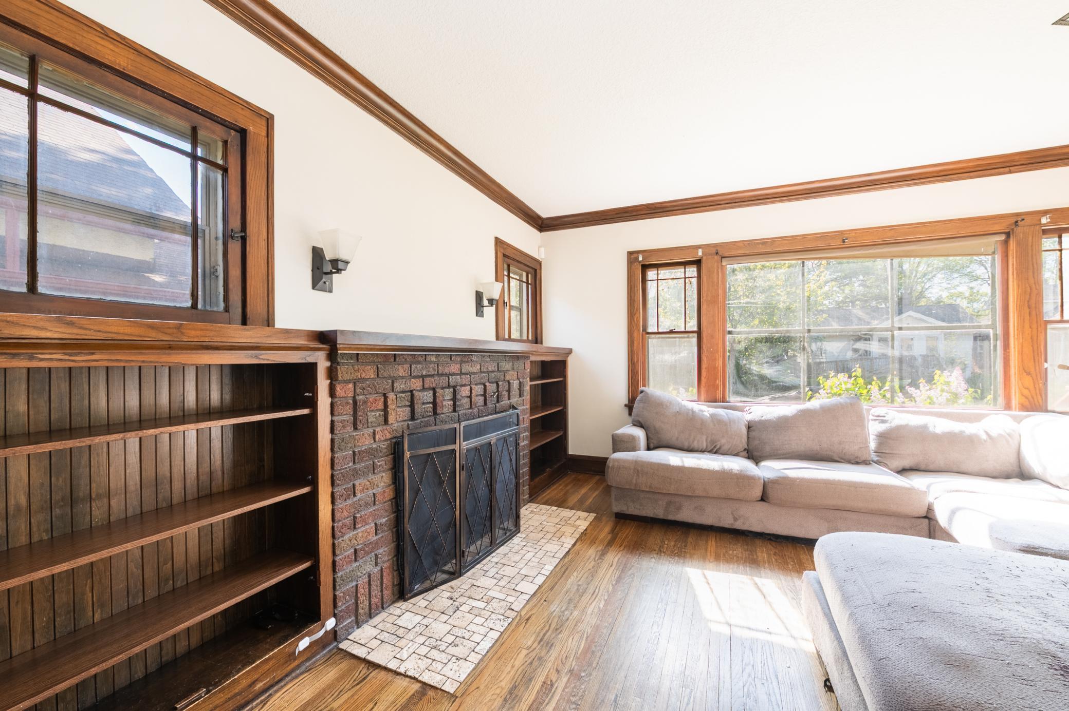 Newton2-livingroom.jpg