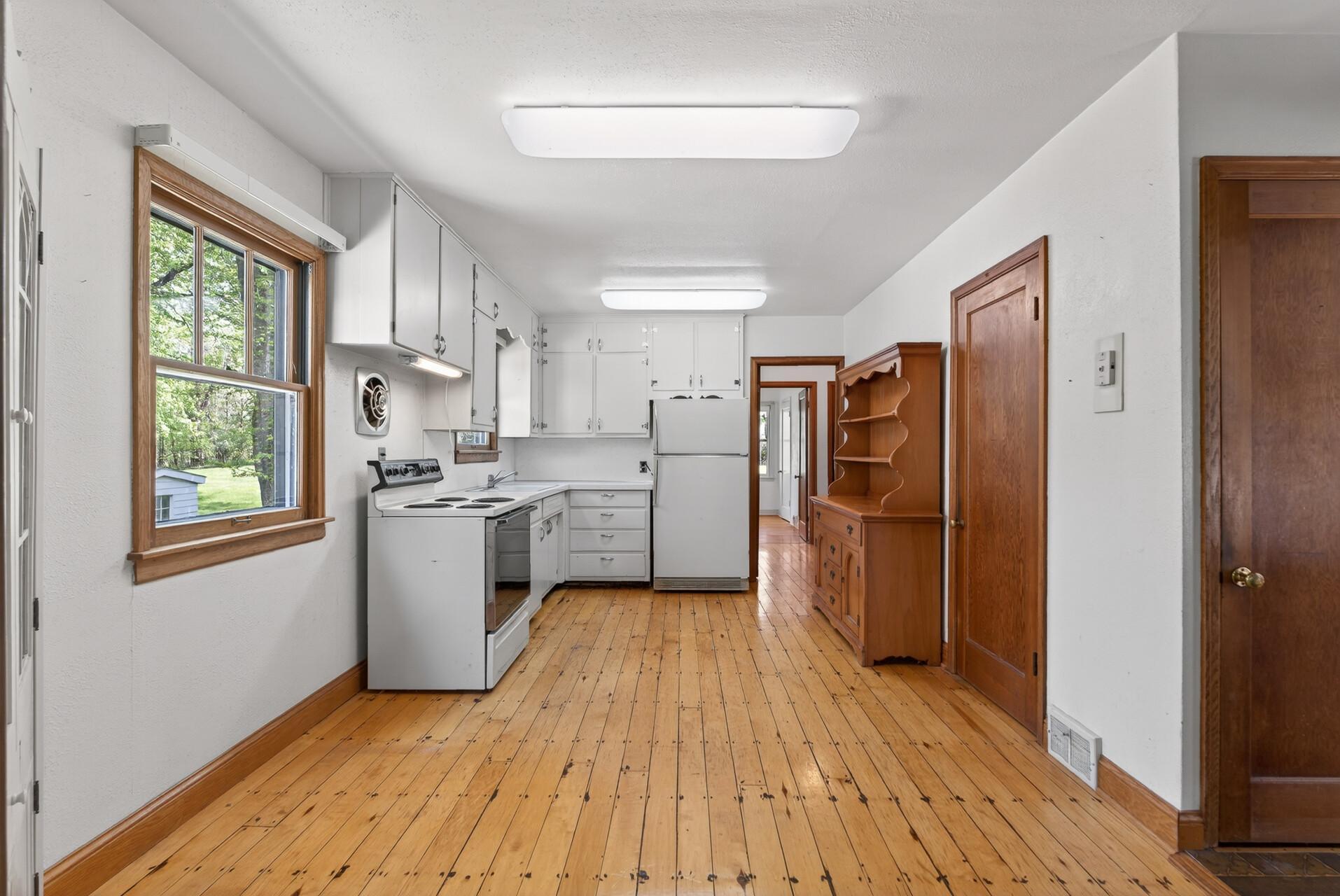 1948 Hardwood Floors!