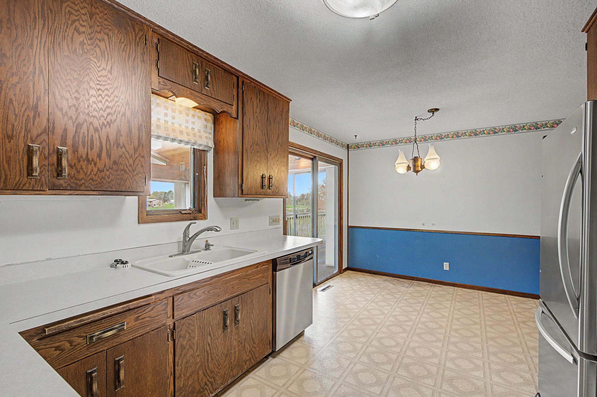 Kitchen has an eat-in space for dining.