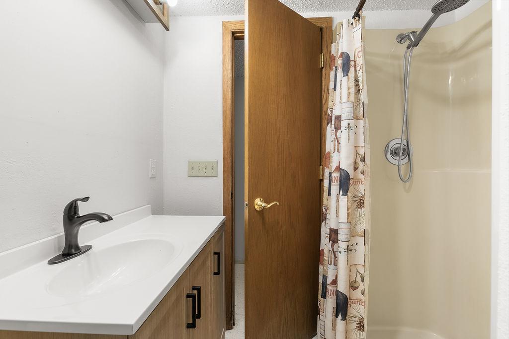 Lower Level 3/4 Bath