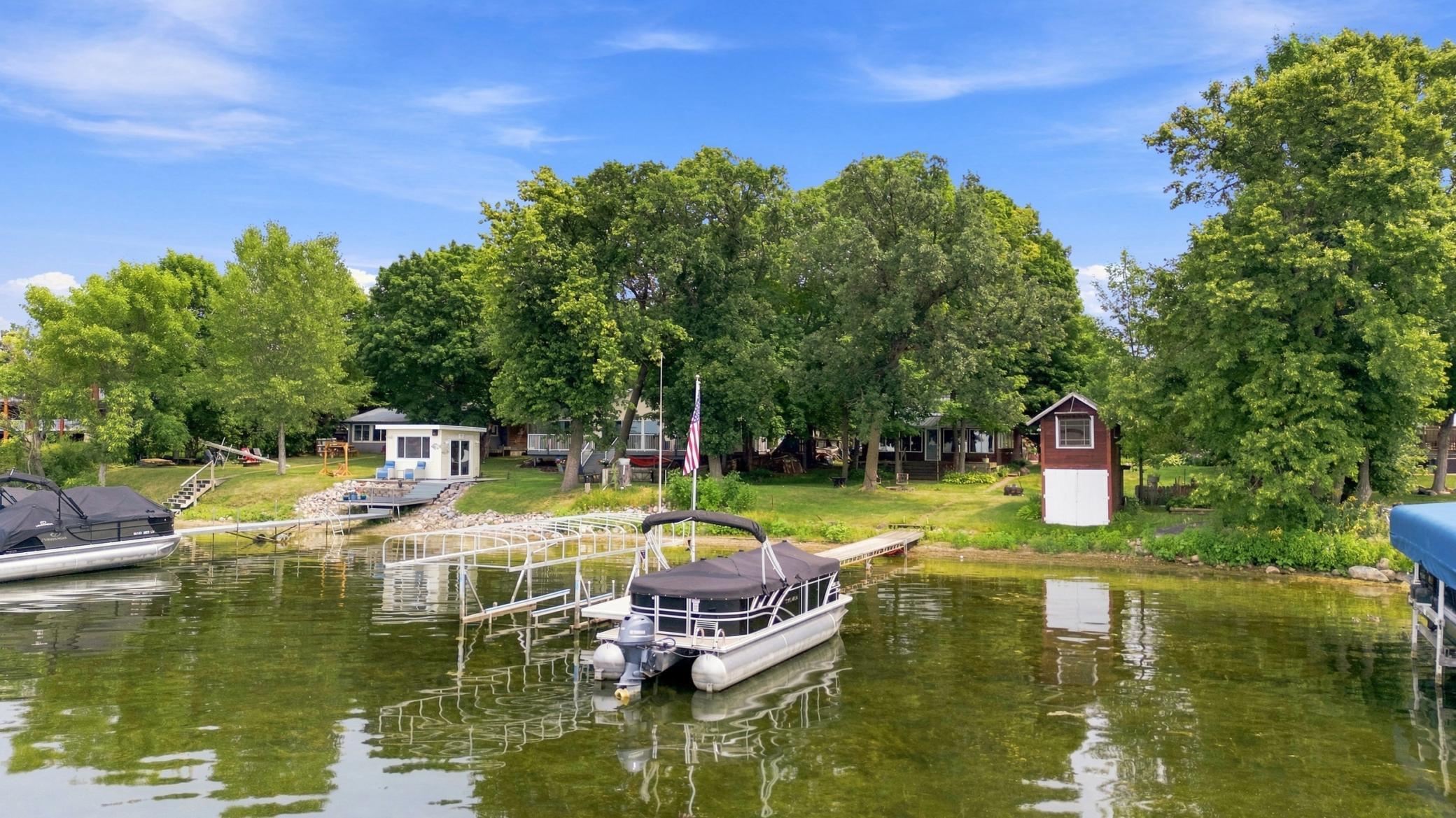 100' Level East Shore Sand Bottom Lot
