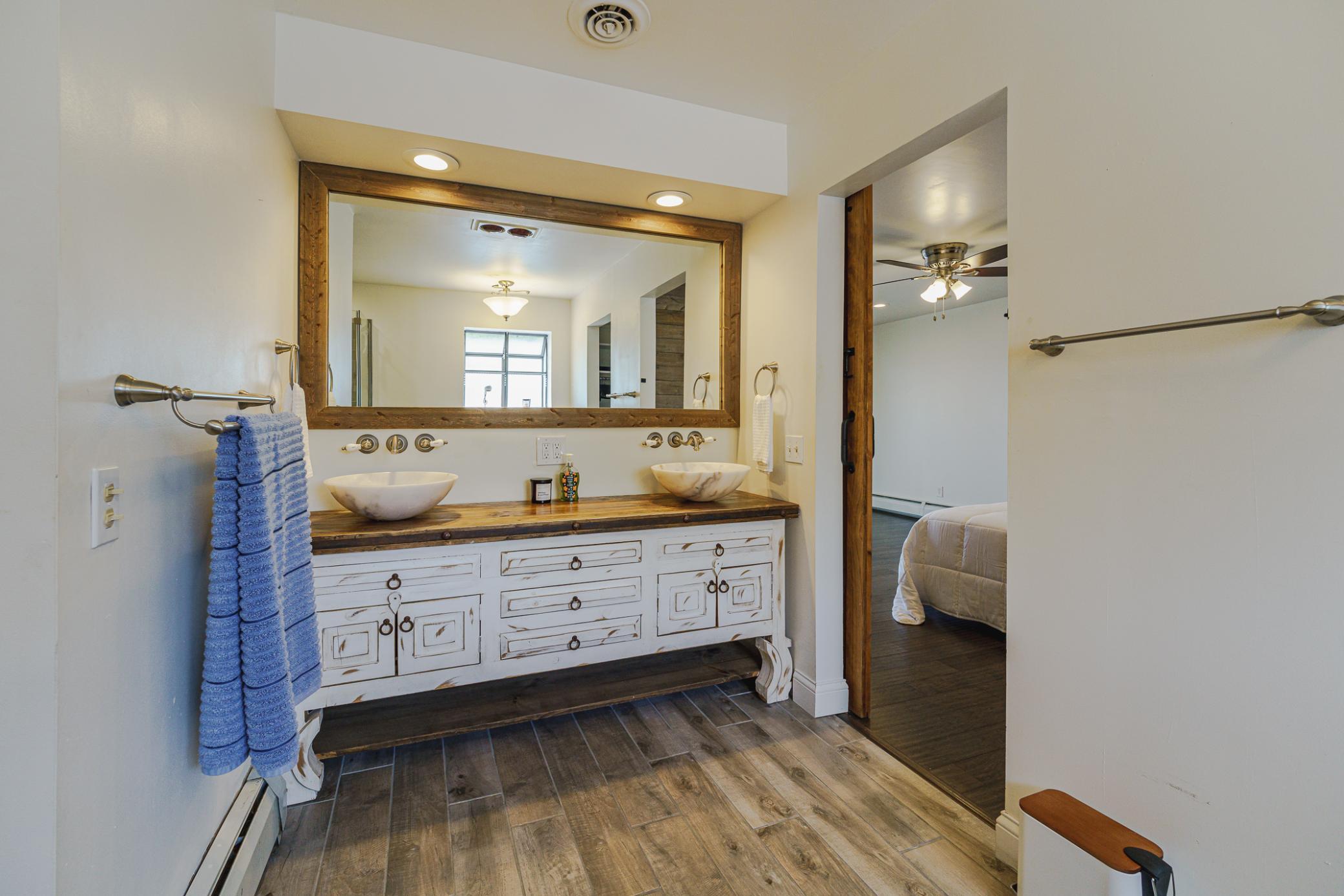 Another view of the primary bedroom vanity