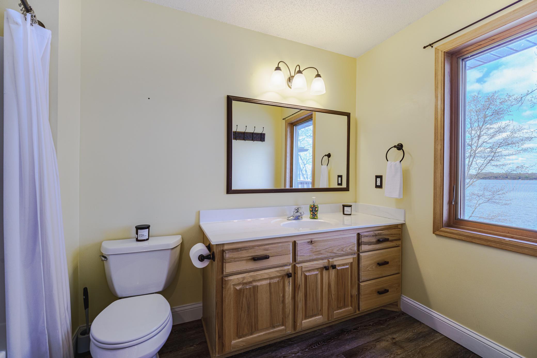 This FULL bath on the upper level has sweeping lake views and is connected to the loft.
