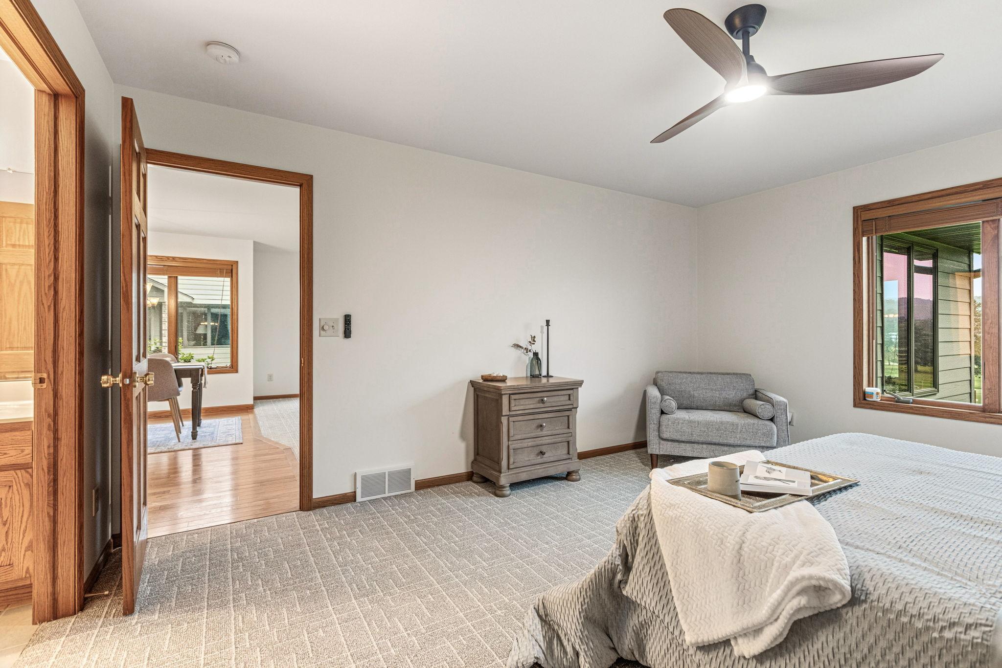 21-web-or-mls-2608 Princeton (21).jpg
