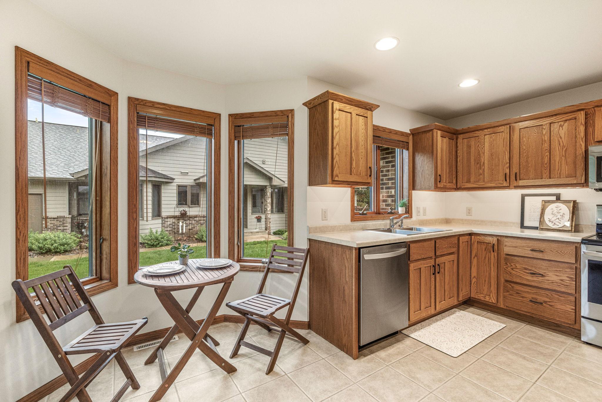 17-web-or-mls-2608 Princeton (17).jpg
